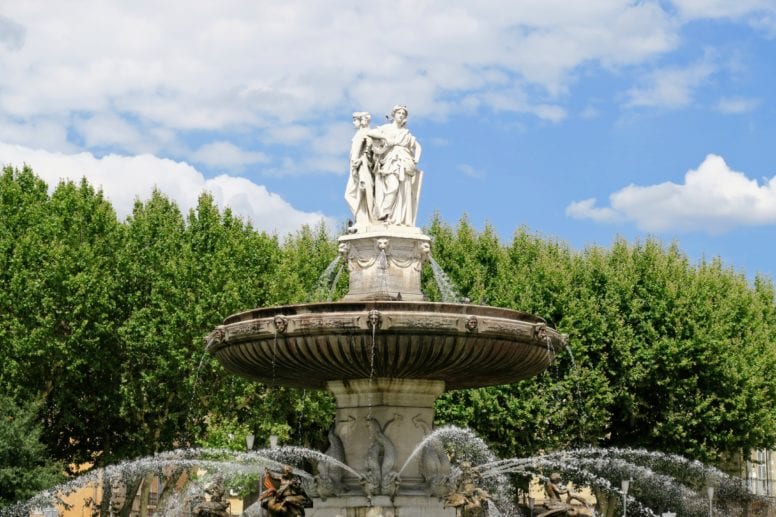 fontaine de la rotonde aix en provence